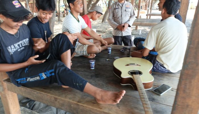 Personel Satpolairud Resta Banyuwangi Lakukan Patroli Dikawasan Kampung Nelayan Serta Pesisir Pantai Mutiara Tabuhan