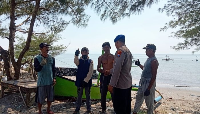 Bripka I Wayan Wedhana Giat Patroli Serta Himbau Kepada Para Nelayan Selalu Gunakan Alat Keselamatan 
