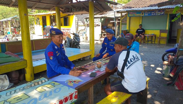 Aipda Ida Bagus Bersama Bripka | Nyoman Suma Giat Patroli Kamtibmas Serta Himbau Kepada Para Nelayan Untuk Selalu Utamakan Alat Keselamatan