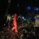 Sat Samapta Polres Lamongan Evakuasi Dan Potong Puluhan Pohon Tumbang Di Jalur Poros Sukodadi – Pucuk