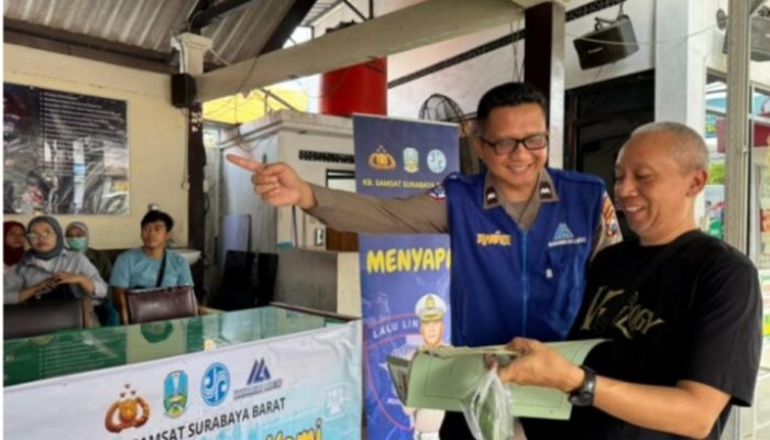 Samsat Surabaya Barat Berikan Pelayanan Prima dan Humanis Melalui Polantas Menyapa