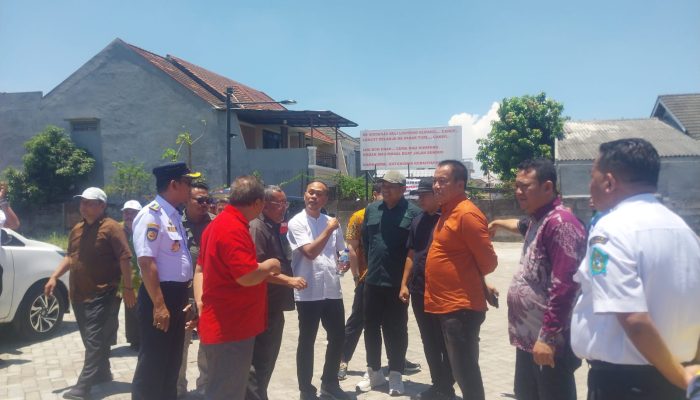 DPRD Sidak Lokasi Tembok Perumahan Mutiara Regency Yang Jadi Polemik