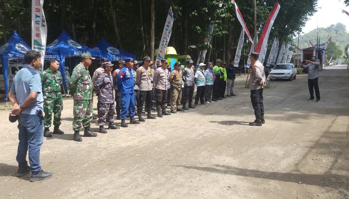 Personel Satpolairud Polresta Banyuwangi Lakukan Pengamanan Gandrung Surf 2025