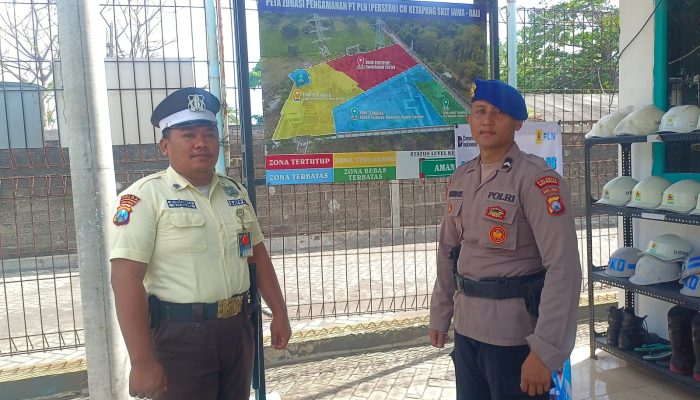 Bripka I Nyoman Suma Lakukan Patroli Binmas Serta Pengecekan Sistem Sispam Induk PLN Head Kabel Bawah Laut
