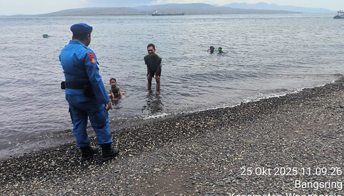 Personel Satpolairud Resta Banyuwangi Giat Patroli Serta Pemantauan Langsung Dikawasan Pantai Green Watu Dodol