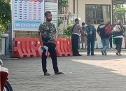 Hadir Melayani Masyarakat Petugas Samsat Surabaya Utara Berikan Pelayanan Prima.