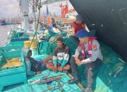 Bripka Wayan Menghimbau Kepada Para Nelayan Untuk Selalu Memperhatikan Alat Keselamatan Kerja