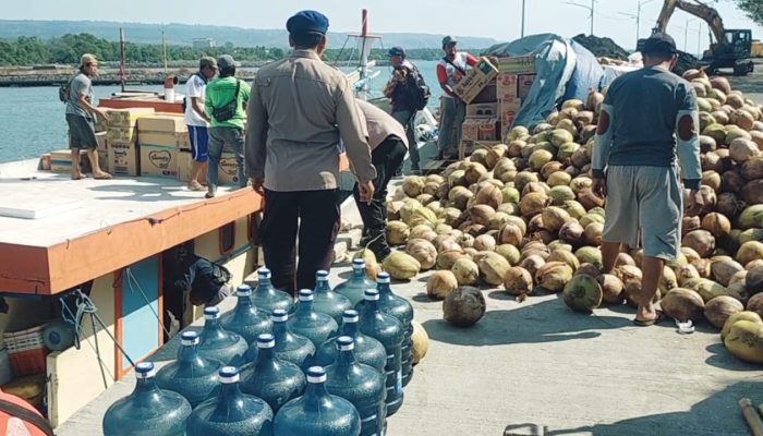 Aipda Haerul Umam S.H Lakukan Patroli Serta Binmas Perairan Dikawasan Pelabuhan