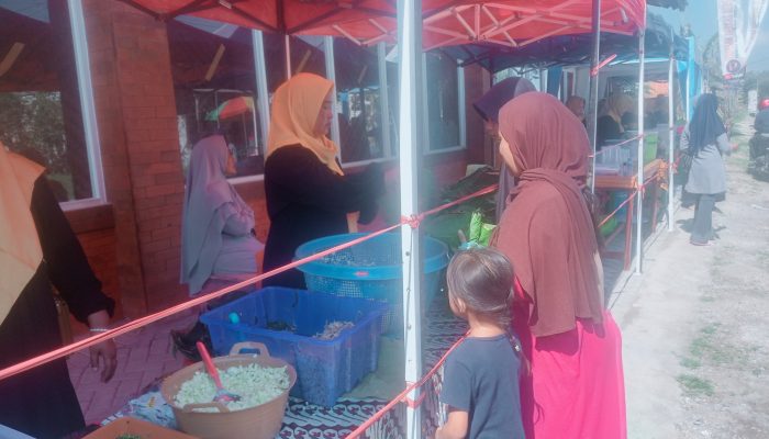 Bagi-Bagi 1000 Porsi Nasi Pecel Ala Ipda Purnomo