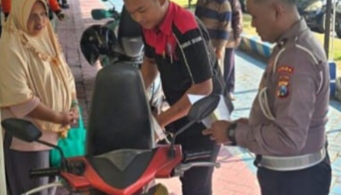 Program Polantas Menyapa di KB Samsat Surabaya selatan.