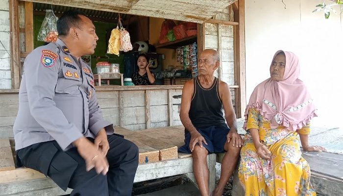 Kopi dan Berkah: Ipda Purnomo Bantu Modal Usaha Warung Kopi Ibu Sumirah