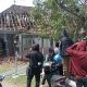 Gotong Royong Bedah Rumah Warga Kebet Lamongan Bersama Ipda Purnomo
