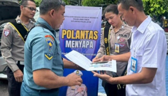 Samsat Kedungcowek Surabaya Hadirkan Pelayanan Polantas Menyapa