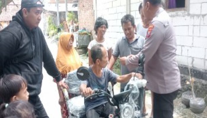 Penyandang Disabilitas Asal Kedungpring Terima Bantuan Sepeda Listrik Dari Ipda Purnomo