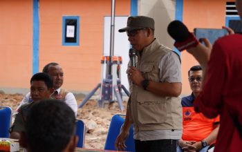 ‎Kepala BNPB Tinjau Huntara dan Serahkan Bantuan bagi Warga Terdampak Bencana di Tapanuli Utara