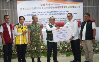 Menteri Koordinator Pembangunan Manusia Dan Kebudayaan Republik Indonesia Serahkan Bantuan Stimulan Rumah Rusak