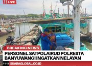 Personel Satpolairud Polresta Banyuwangi Ingatkan Nelayan Untuk Mengutamakan Alat Keselamatan