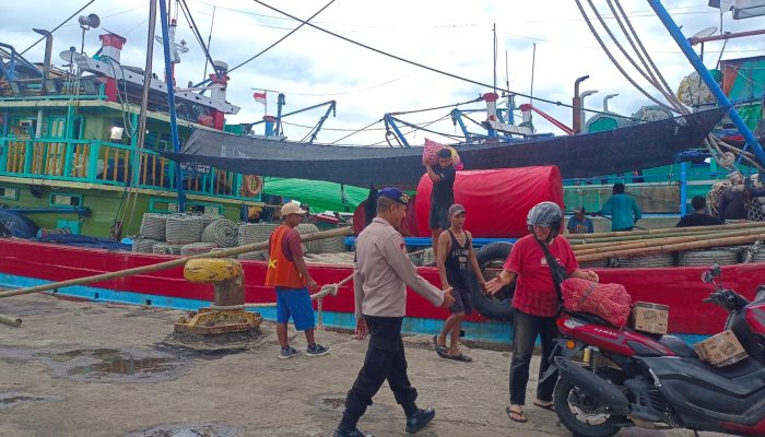 Satpolairud Polresta Banyuwangi Giat Patroli Dialogis Di Pelabuhan Tanjungwangi