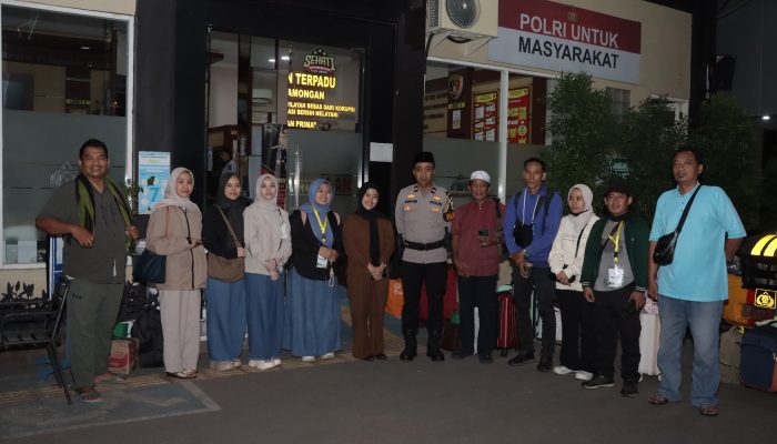 Polres Lamongan Sambut Pemudik Program SeruNU Mudik Gratis Kolaborasi PBNU dan Kapolri