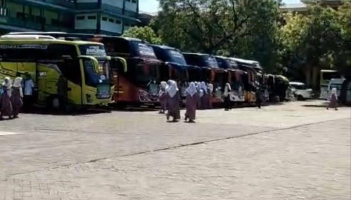 Polres Lamongan Layani Pengamanan Kepulangan 868 Santri Ponpes Sunan Drajat Gelombang Terakhir Jelang Idul Fitri