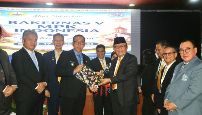 Bupati Tapanuli Utara Menghadiri Pengukuhan Panitia Rapat Kerja Nasional Ke V Majelis Pendidikan Kristen Indonesia