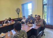 Personel Satpopairud Resta Banyuwangi Bersama Dinas Perikanan Menghadiri Rapat Di UPT PPP Muncar