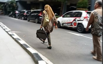 Habis Diperiksa Penyidik Subdit II Harda Bangtah Polda Jawa Timur Kades Sukorejo Ogah Diwawancarai Wartawan