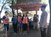 Satpolairud Resta Banyuwangi Turun Langsung Di Wisata Bangsring Tegaskan Keselamatan Kepada Para Nelayan Untuk Berhati Hati Terkait Perubahan Cuaca