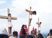 Bupati Tapanuli Utara Hadiri Visualisasi Jalan Salib Di Bukit Siatas Barita Sebagai Refleksi Jumat Agung