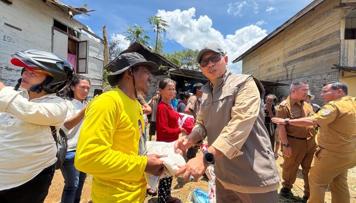 Bupati Tapanuli Utara Kunjungi warga Terdampak Angin Puting Beliung Di Dua Desa Kecamatan Sipoholon Dipastikan Cepat Pemulihannya