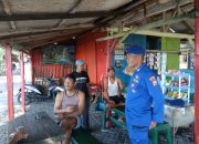 Personel Satpolairud Resta Banyuwangi Giat Patroli Dialogis Serta Berikan Arahan Kepada Masyarakat Nelayan Untuk Selalu Waspada Terhadap Perubahn Cuaca