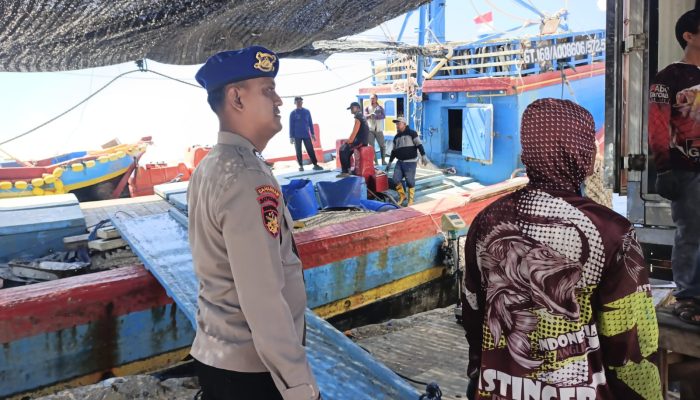 Bripka Ady Dwi Waluyo Tegaskan Disiplin Keselamatan Di Tengah Aktivitas Nelayan