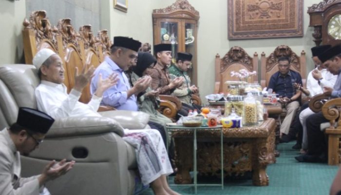Didampingi Wabup Sidoarjo, Rombongan Ketua MPR RI Kunjungi Ponpes Bumi Sholawat