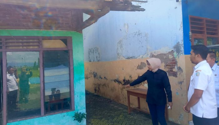 Wakil Bupati Mimik Idayana Perintahkan Renovasi Total Pakai Dana Banpres Saat Sidak Kondisi Gedung SDN Putat Tanggulangin