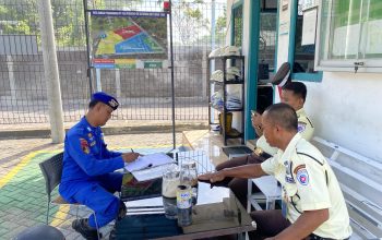 Anggota Satpolairud Resta Banyuwangi Giat Patroli Serta Himbau Kepada Karyawan PLN Untuk Selalu Gunakan Helm Atau Rompi