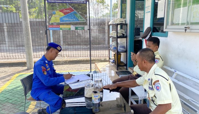 Anggota Satpolairud Resta Banyuwangi Giat Patroli Serta Himbau Kepada Karyawan PLN Untuk Selalu Gunakan Helm Atau Rompi