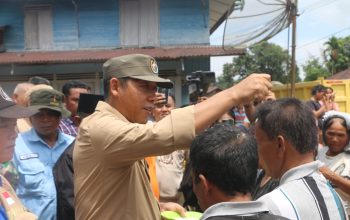 Bupati Tapanuli Utara Meninjau Langsung Lokasi Bencana Banjir Berikut Tanah Longsor Di Desa Aek Nabara Kecamatan Simangumban 