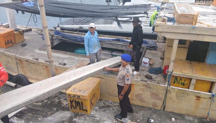 Personel Satpolairud Resta Banyuwangi Giat Patroli Serta Berikan Himbauan Untuk Selalu Waspada Terhadap Perubahan Cuaca