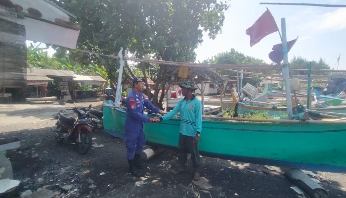 Bripka Romi Eka Menghimbau Kepada Para Nelayan Untuk Selalu Perhatikan Cuaca  