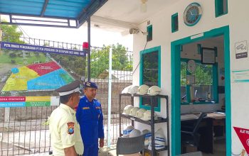 Aipda I Nyoman Suma Turun Langsung Perketat Patroli Di Kawasan Gardu Induk PLN Kabel Head Bawa Laut