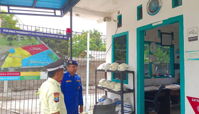 Aipda I Nyoman Suma Turun Langsung Perketat Patroli Di Kawasan Gardu Induk PLN Kabel Head Bawa Laut