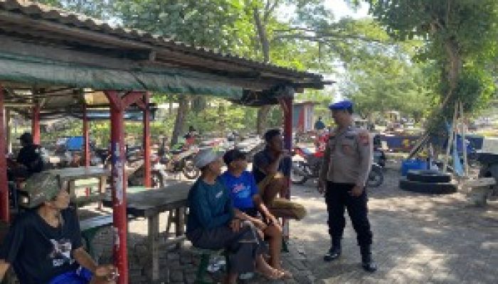 Bripka Ady Dwi Waluyo Giat Patroli Dialogis Serta Himbau Kepada Para Nelayan Untuk Selalu Waspada Terhadap Perubahan Cuaca