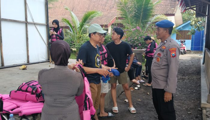 Anggota Satpolairud Polresta Banyuwangi Turun Langsung Ke Kawasan Wisata Green Watu Dodol Untuk Pastikan Keamanan Tetap Aman Dan Kondusif