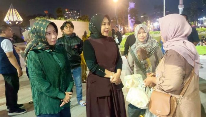 Wabup Mimik Berpesan Untuk Jaga Kebersihan Dan Usulkan UMKM Boleh Jualan Dengan Penataan Tertib Saat Sidak Alun Alun