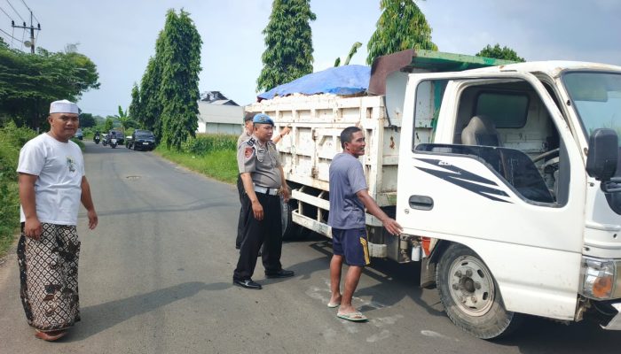 Demi Keselamatan Pengguna Jalan Polisi Tertibkan Truk Muat Pedel Tanpa Terpal