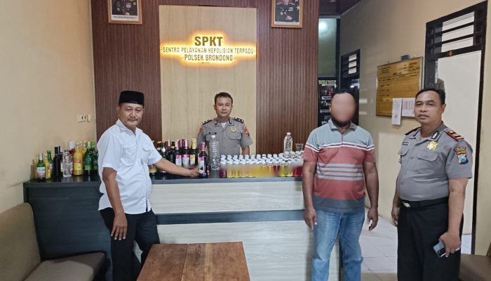 Ratusan Botol Miras Ilegal Termasuk Arak serta “Es Moni” Diamankan Polsek Brondong