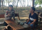 Bripka Romi Eka Turun Langsung Kepada Masyarakat Pesisir Serta Komunikasi Dan Selalu Berikan Wejangan Yang Terbaik