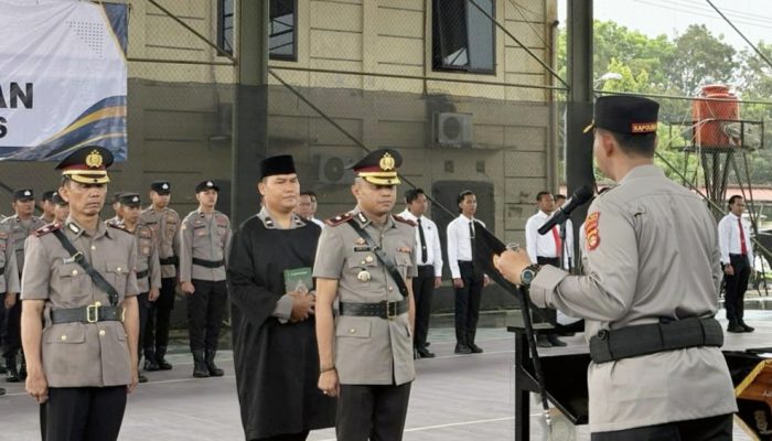Tongkat Estafet Wakapolres Musi Rawas Resmi Berganti, Sertijab Berlangsung Khidmat Meski Diguyur Gerimis