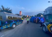 Polsek Ngimbang Gerak Cepat Tangani Laka Tunggal Truk di Jalur Babat–Jombang