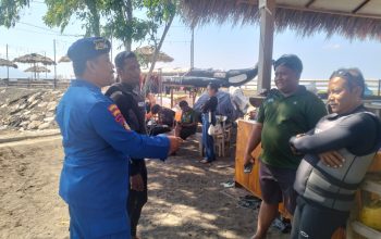 Aipda Haerul Umam Giat Patroli Dialogis Serta Himbau Untuk Selalu Mengutamakan Keselamatan Sa’at Beraktivitas Di Area Pantai Marina Boom